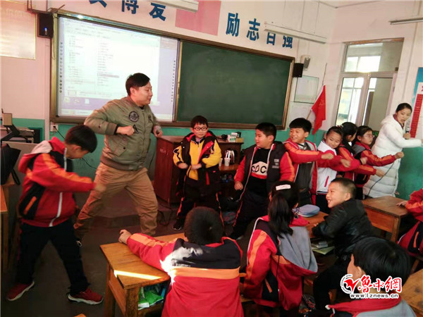 桓台县荆家镇荆四小学开展“戏曲进校园”活动