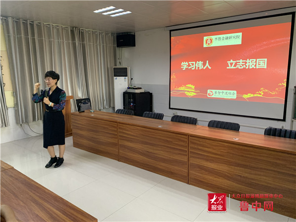 张店区公园新村小学举办“学伟人  立大志”主题教育活动