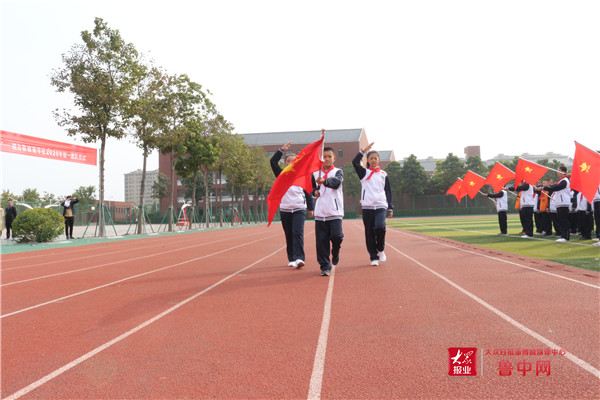 桓台县城南学校举行“我是小小追梦人 争做新时代好队员”建队仪式