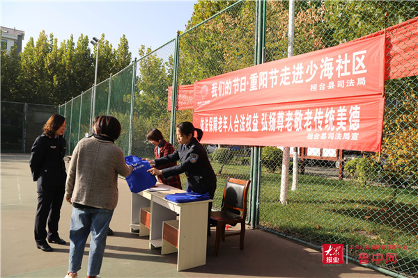 10月22日,桓台县司法局走进城区街道少海社区