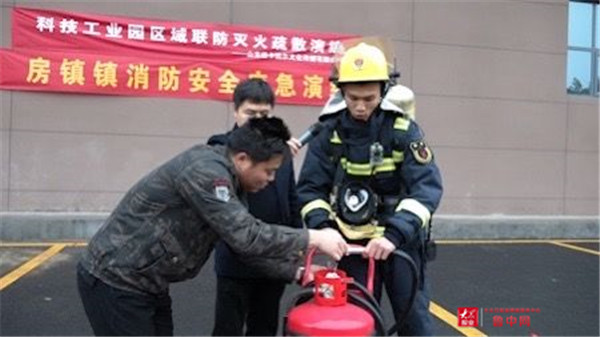 张店区消防救援大队组织科技工业园开展区域联防灭火疏散演练