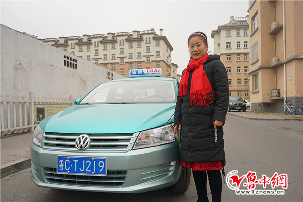 【新春走基层·我的岗位年】⑩：守护乘客回家的路 她在出租车上过了22个年