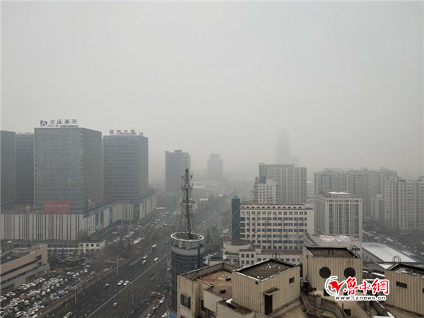 淄博雪后迎浓雾 青银高速部分入口禁止7座以上客车通行