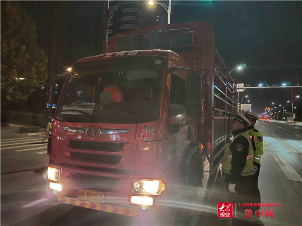 10天50辆！淄博高新区交警持续行动严厉打击超载大货车