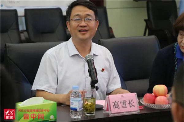 淄博一中11名学子喜获"金晶"奖学金