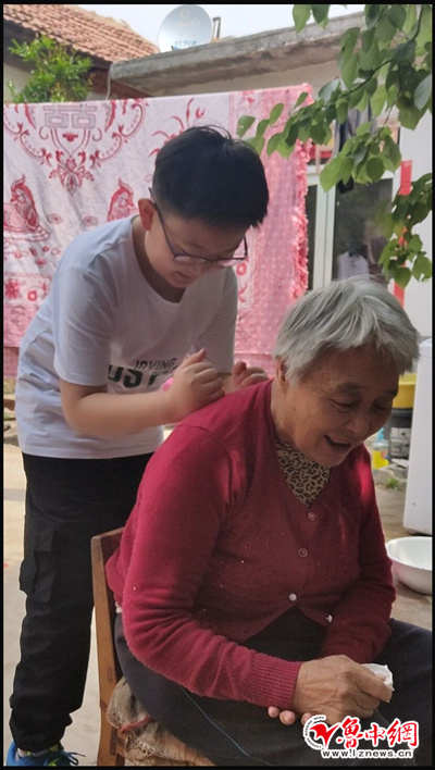 高新区第二小学美德少年肖昊然孝老爱亲的好少年