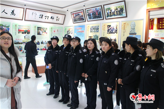 参观李振华事迹馆