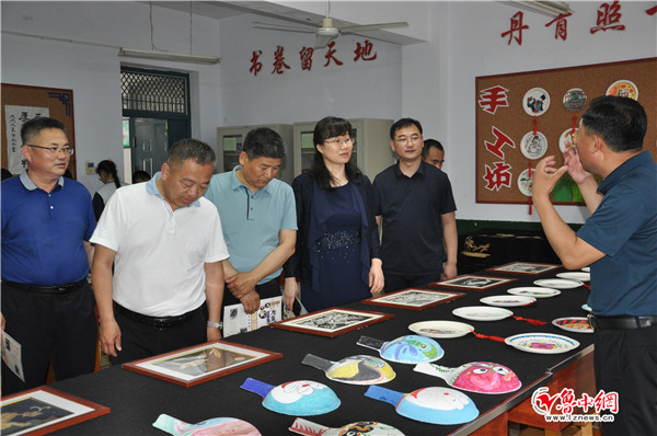 淄博市委统战部副部长,市工商联党组书记吕爱国带队来桓台县起凤中学