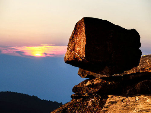万象 > 正文  称意在看齐"女排精神"   天岳幕阜山景区,古称天岳山,地