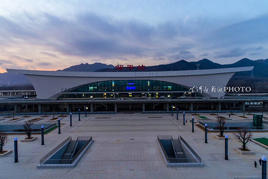 大片来袭!朝阳下的济青高铁邹平站美图欣赏